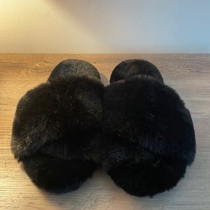 Aerie fluffy criss cross slipper 9